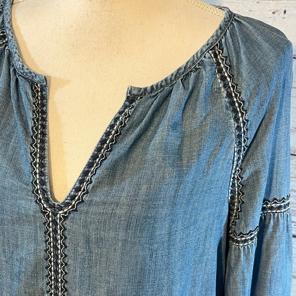 GAP Denim Shirt Lightweight V Neck Embroidered-XS - Picture 2 of 3